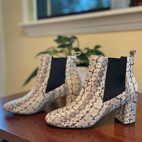 Cole Haan Women's Nitasha Bootie 65mm Ankle Boot Size 8 - Picture 4 of 11